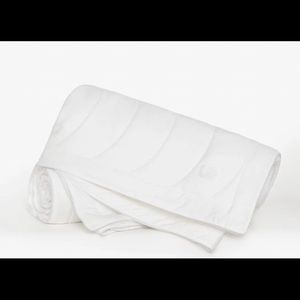 BNIB BREEZY XTRA SOFT COMFORTER✨WHITE
